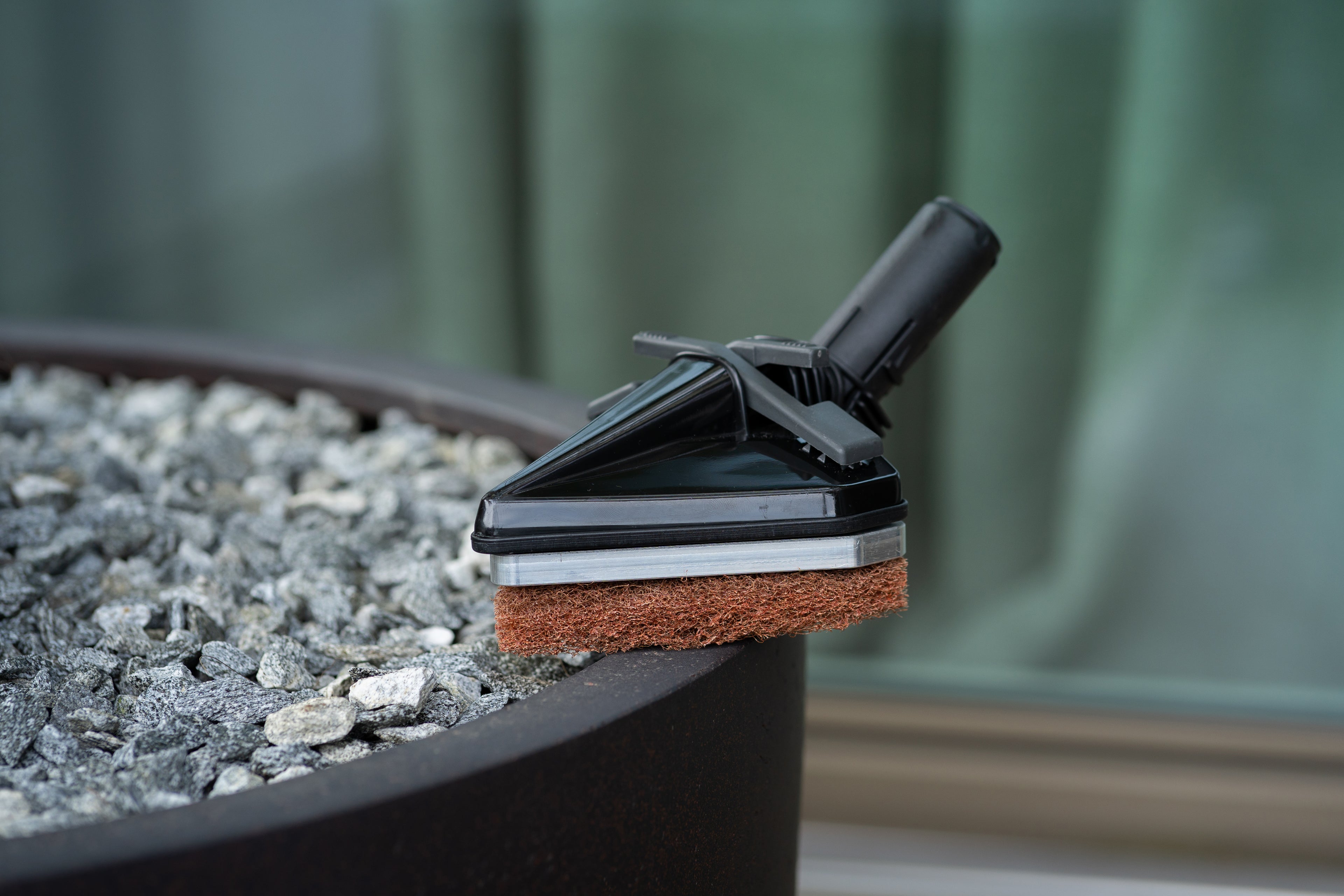 Harter Scheueraufsatz – Dreiecksbürste Edition